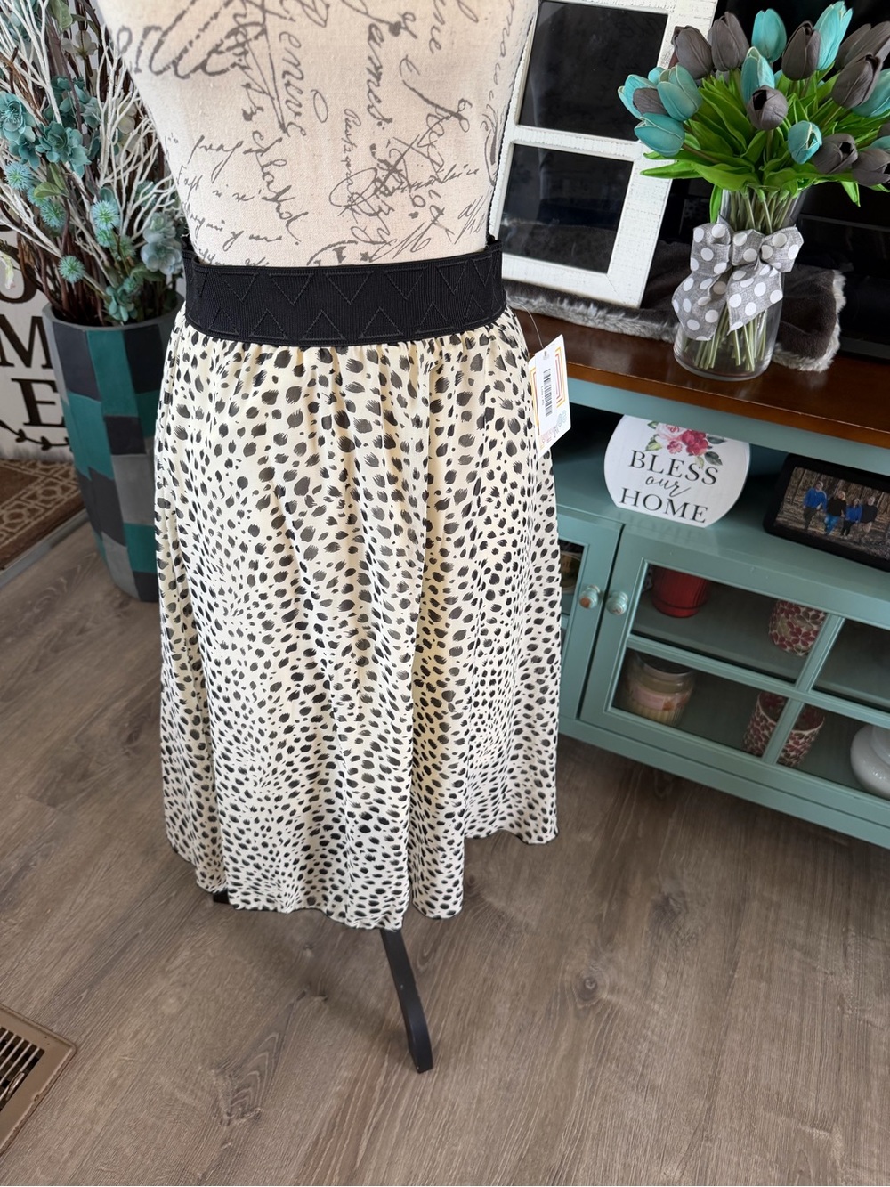 LuLaRoe Cream and Black Leopard Midi Skirt Size XS
